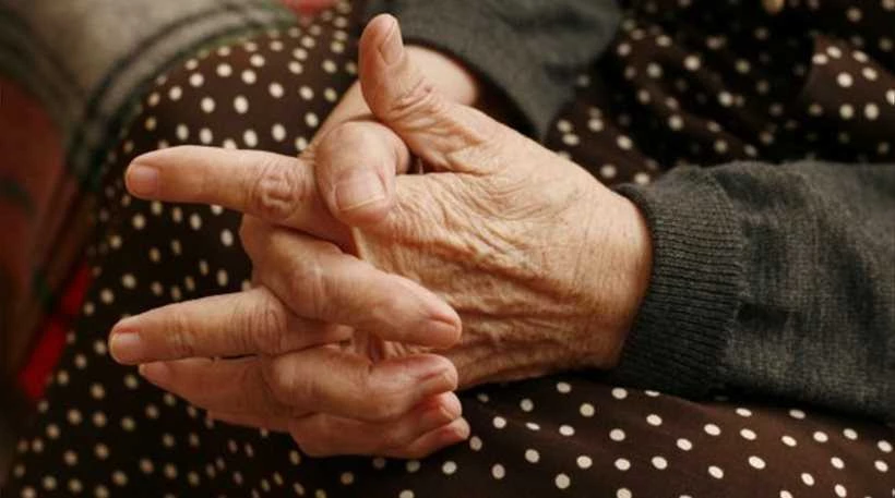 Εφιάλτης μέρα μεσημέρι στο Χαλάνδρι – Ο ληστής έβγαλε σε 85χρονη τα ανώμαλα γούστα του